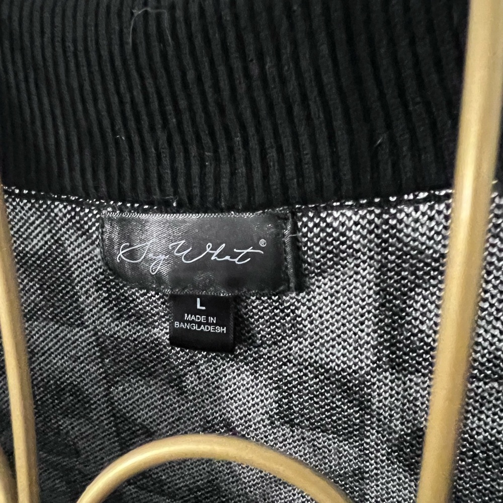 Say What? Black and White Floral Crop Top - Picture 4 of 7